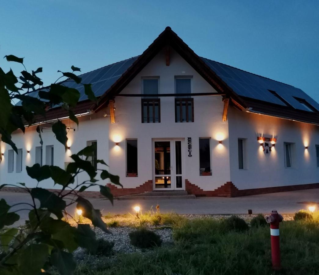 Megnyugtat-Lak Apartmanhaz Demjen Ngoại thất bức ảnh
