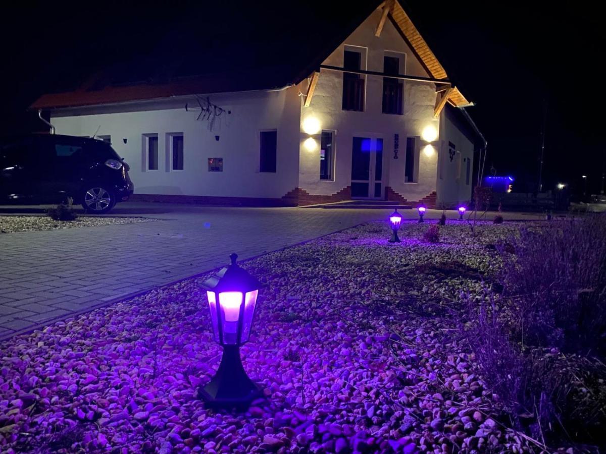 Megnyugtat-Lak Apartmanhaz Demjen Ngoại thất bức ảnh