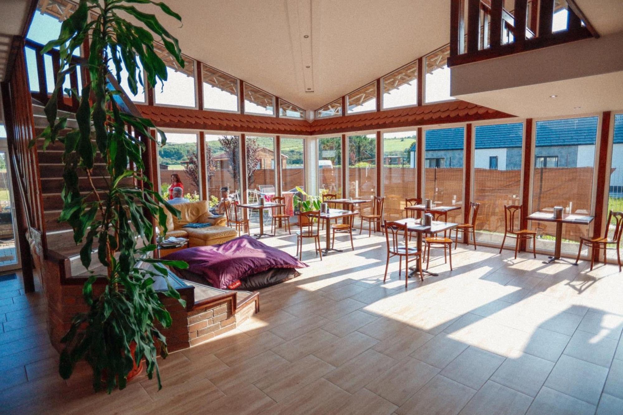 Megnyugtat-Lak Apartmanhaz Demjen Ngoại thất bức ảnh