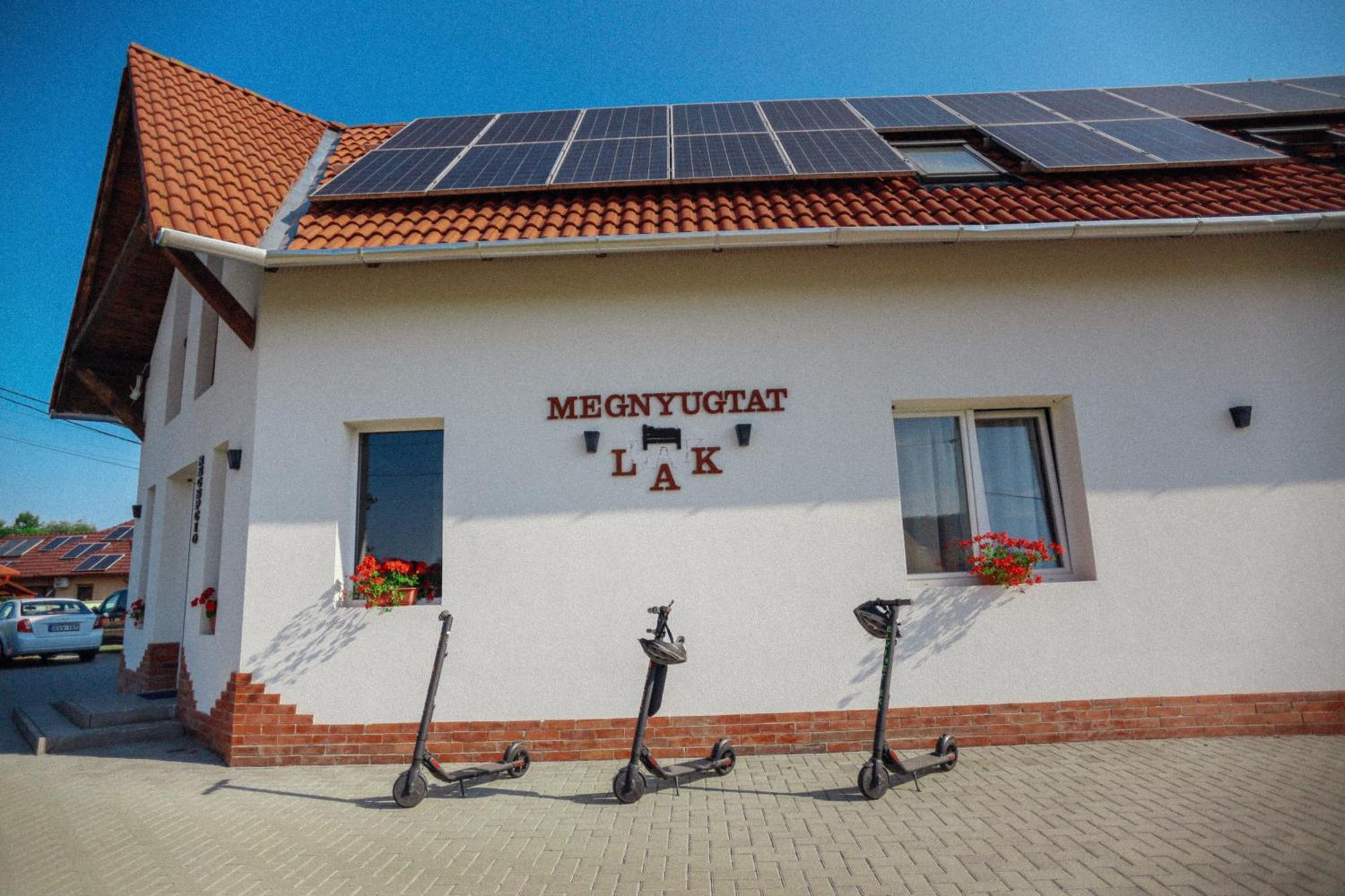 Megnyugtat-Lak Apartmanhaz Demjen Ngoại thất bức ảnh