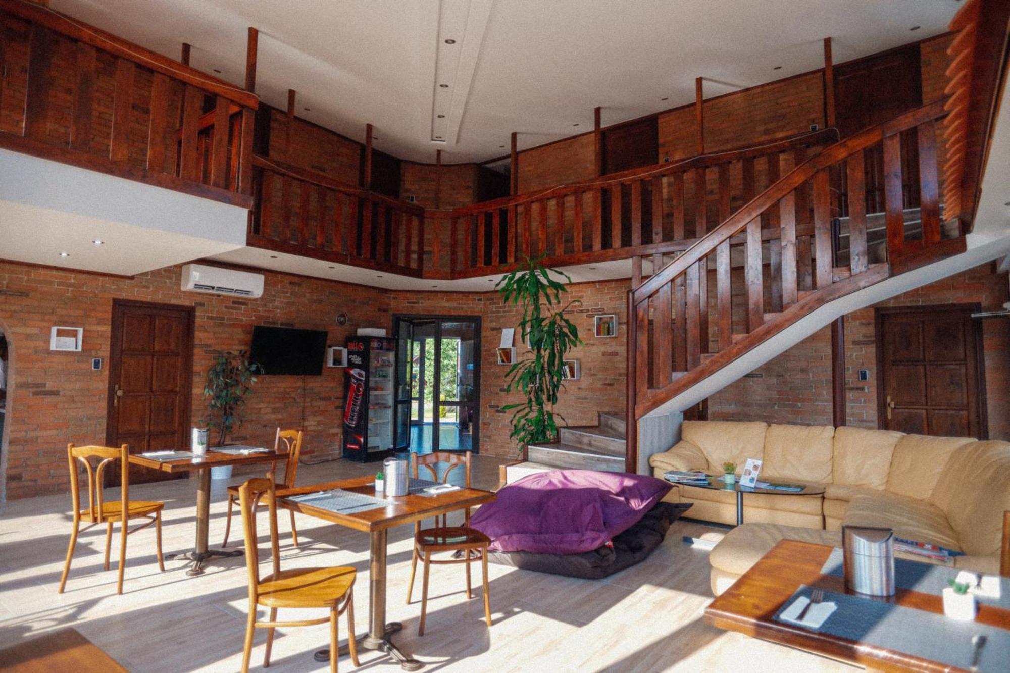 Megnyugtat-Lak Apartmanhaz Demjen Ngoại thất bức ảnh