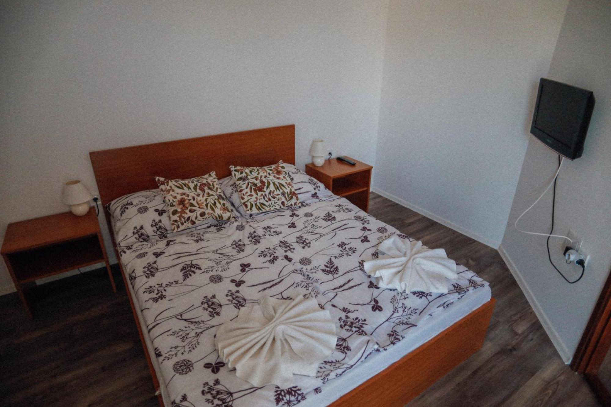 Megnyugtat-Lak Apartmanhaz Demjen Ngoại thất bức ảnh