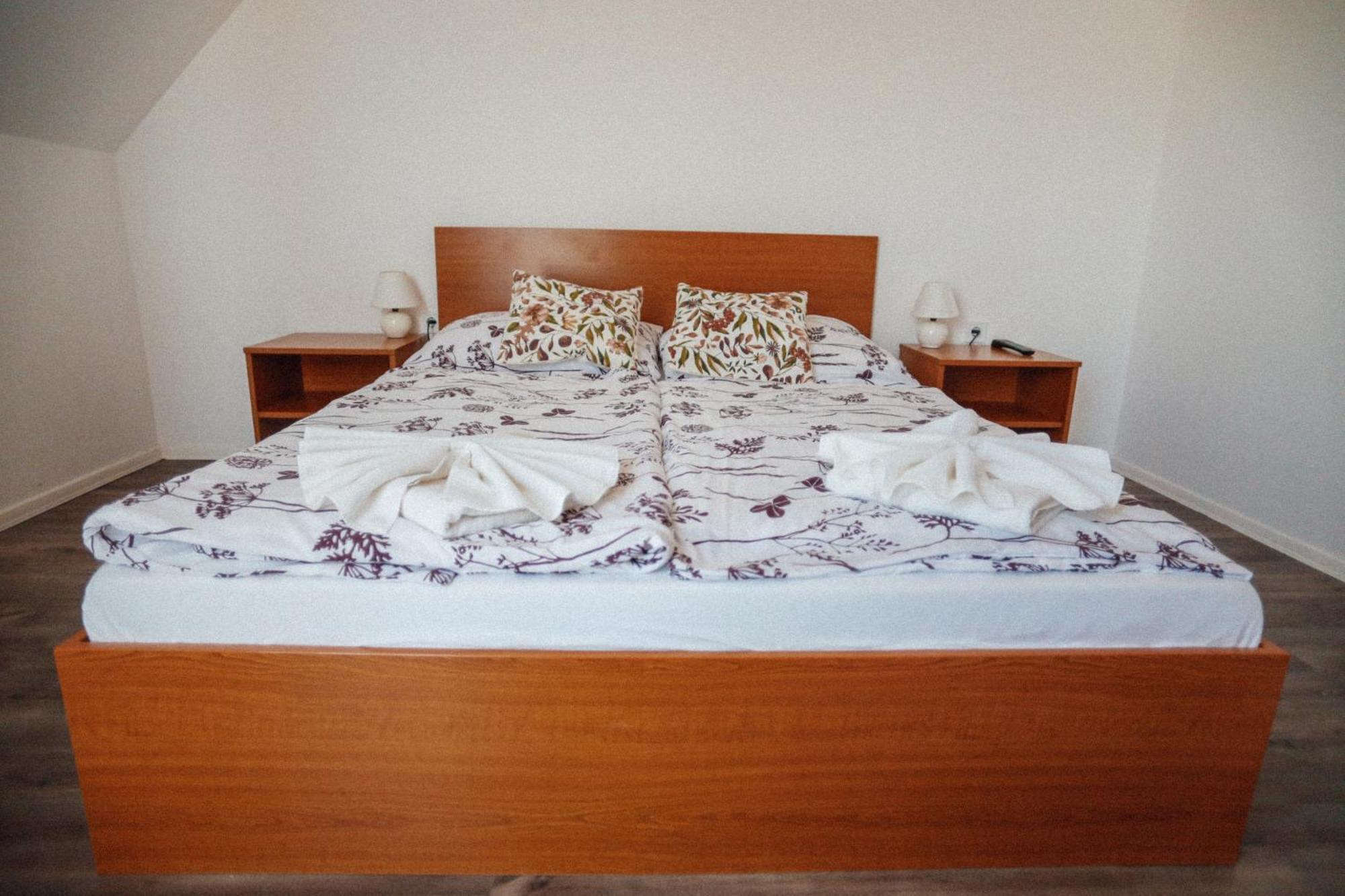Megnyugtat-Lak Apartmanhaz Demjen Ngoại thất bức ảnh