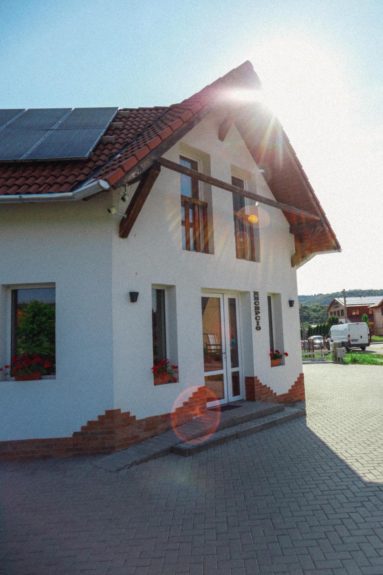 Megnyugtat-Lak Apartmanhaz Demjen Ngoại thất bức ảnh