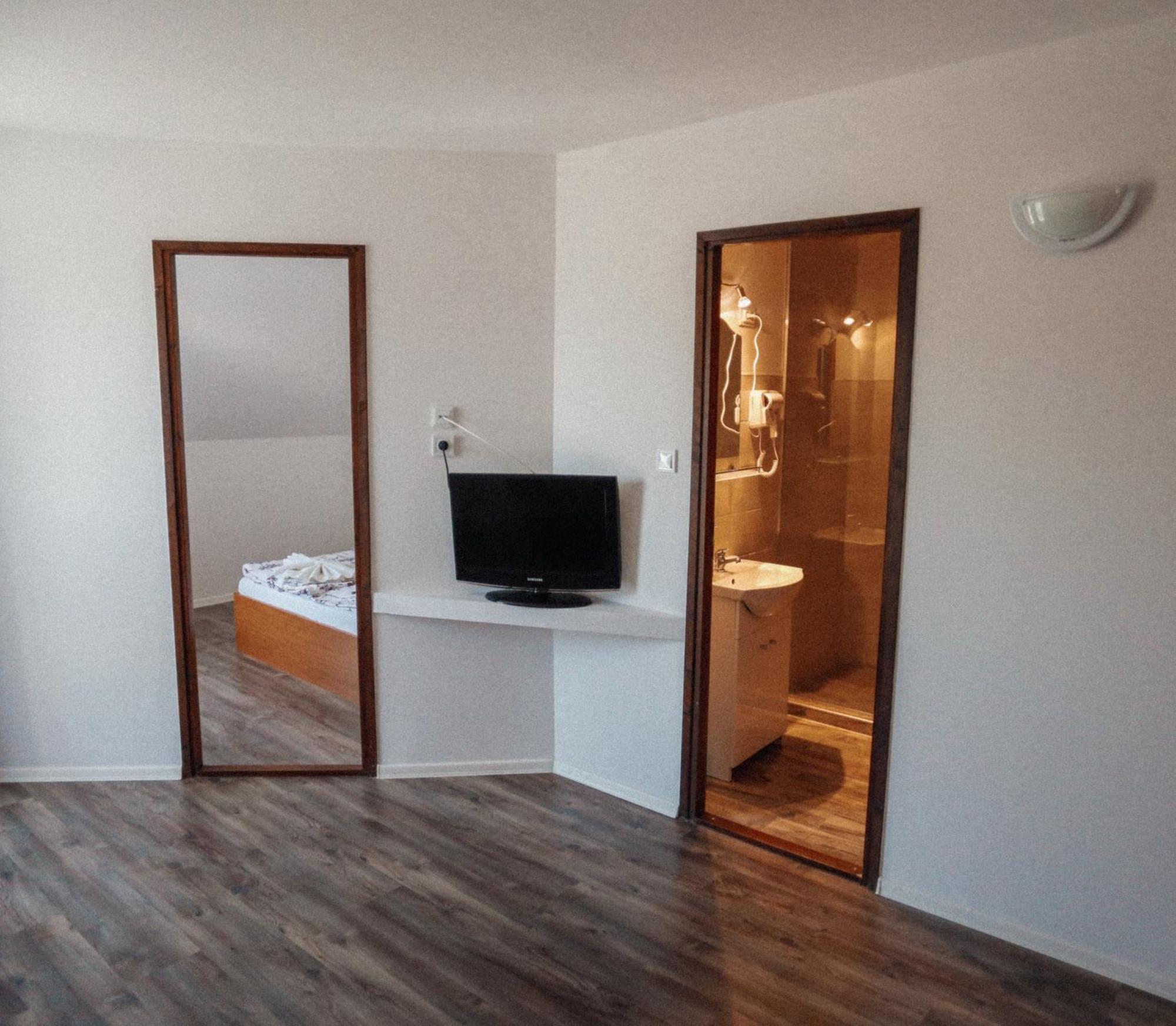 Megnyugtat-Lak Apartmanhaz Demjen Ngoại thất bức ảnh